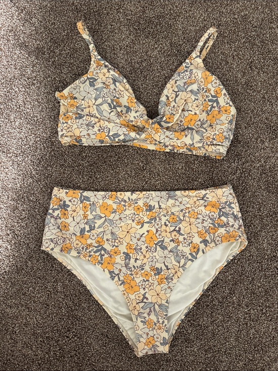 Cupshe Other - Cupshe Cream Bikini Top with Subtle Shine